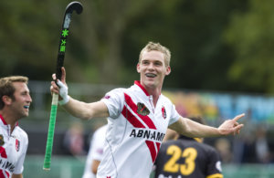 AMSTELVEEN - Mirco Pruyser van Amsterdam heeft gescoord tijdens de hockey hoofdklassewedstrijd tussen de mannen van Amsterdam en Den Bosch (5-5). COPYRIGHT KOEN SUYK